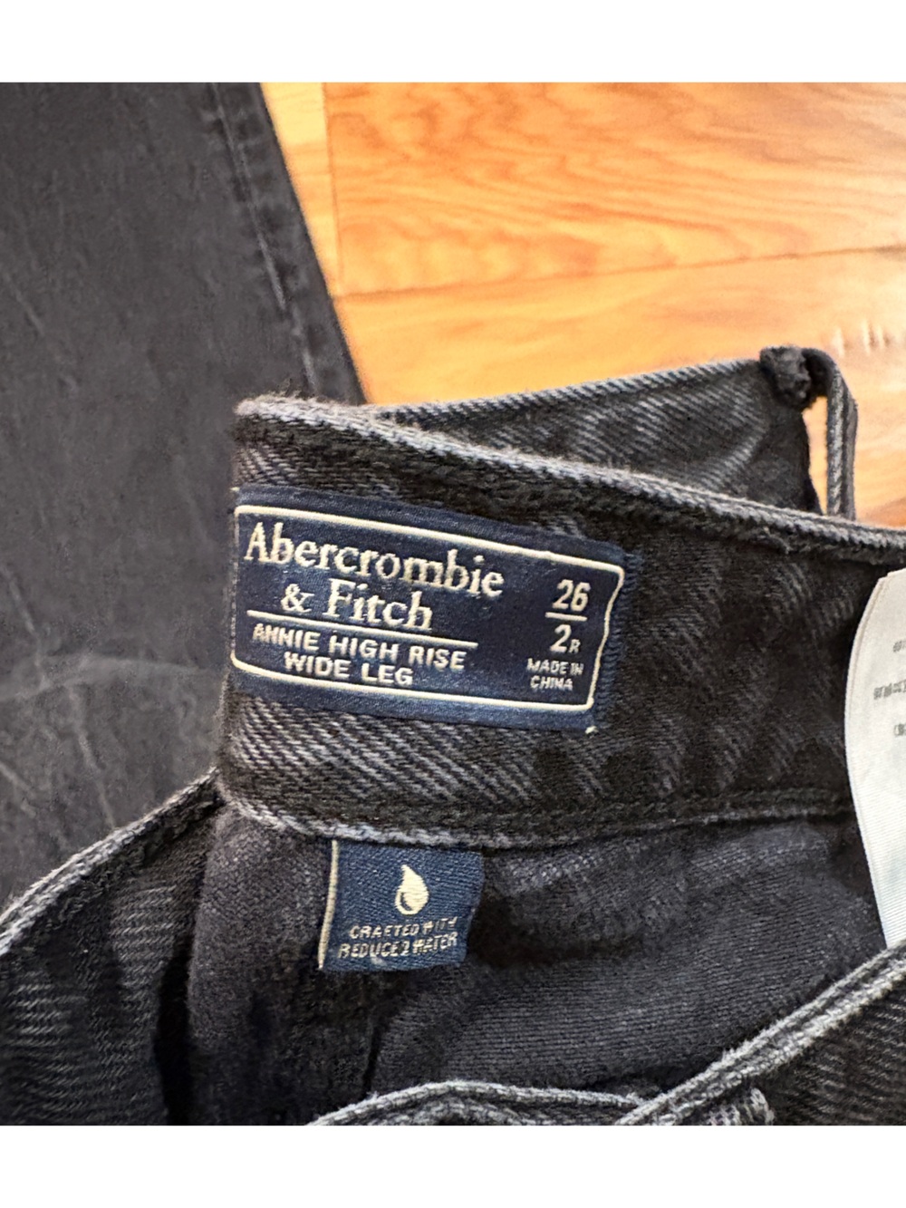 Abercrombie & Fitch Annie High-Rise Wide Leg Jeans Size 26 in Washed Black - Picture 4 of 8